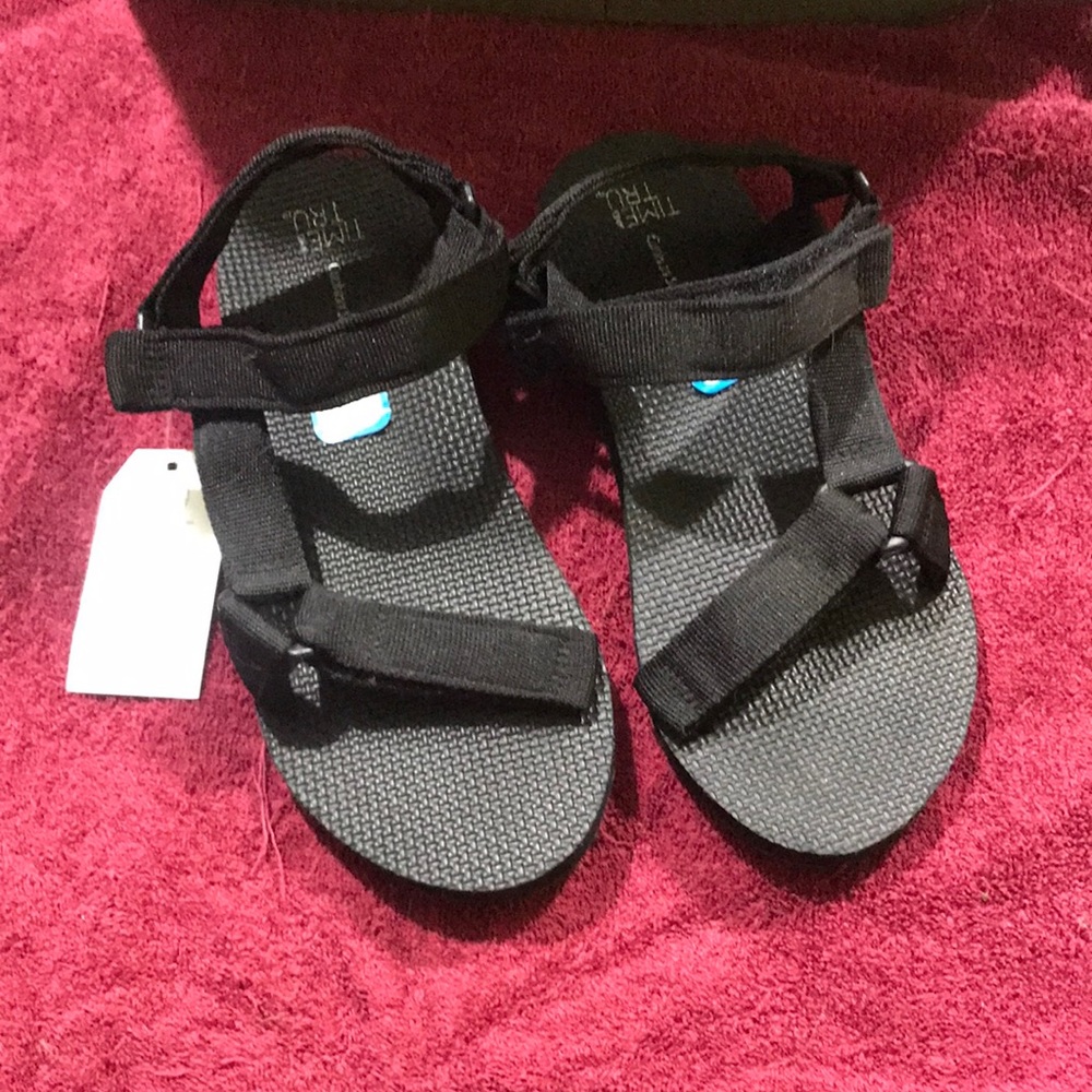 Women’s sandals 7W nwt